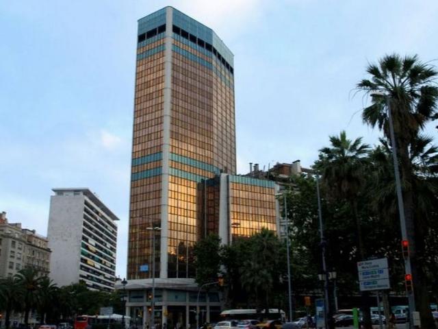 Oficina en alquiler en plaza De Francesc Macià, Barcelona, de 120 m² por 1.999
