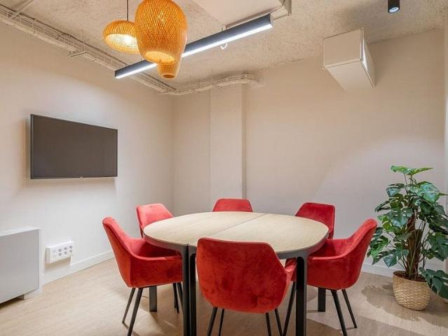 Oficina en alquiler en plaza De Gal·la Placídia, Barcelona, de 163 m² por 14.700
