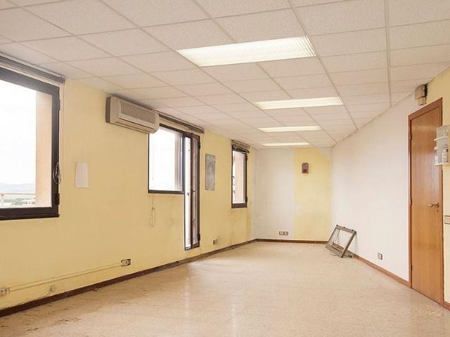 Oficina en alquiler en plaza De la Palmera, Figueres, de 139 m² por 1.032