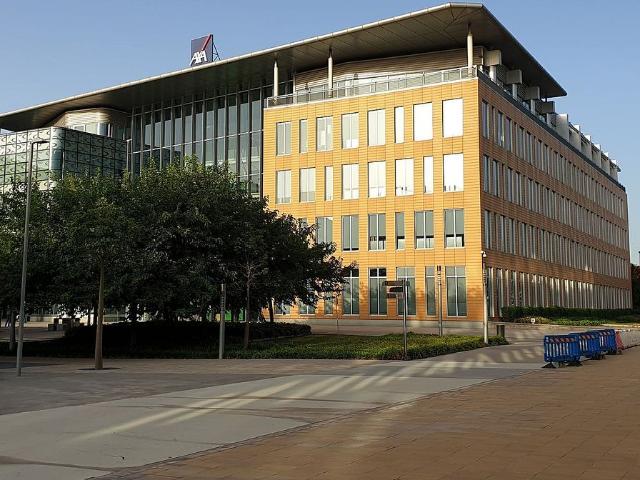 Oficina en alquiler en plaza De la Pau, Cornellà de Llobregat, de 1.454 m² por 22.529
