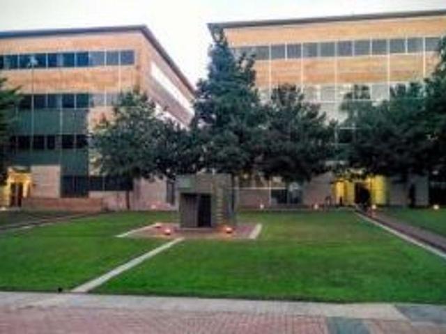Oficina en alquiler en plaza De la Pau, Cornellà de Llobregat, de 1.548 m² por 23.994