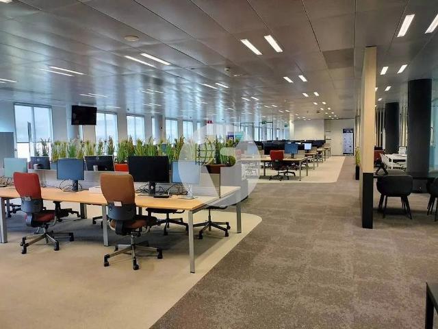 Oficina en alquiler en plaza De la Pau, Cornellà de Llobregat, de 1.548 m² por 24.008
