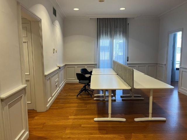 Oficina en alquiler en plaza Josep Maluquer i Salvador, Granollers, de 137 m² por 1.610