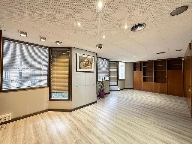 Oficina en alquiler en rambla De Catalunya, Barcelona, de 125 m² por 2.200