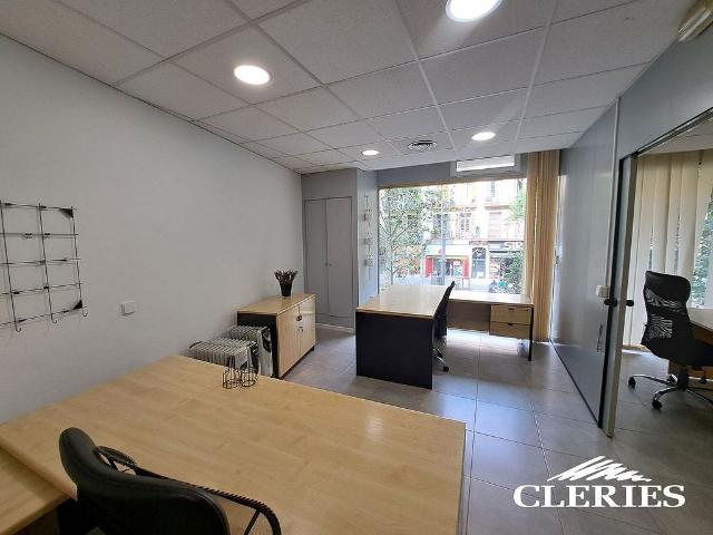 Oficina en alquiler en ronda De Sant Antoni, Barcelona, de 115 m² por 1.650