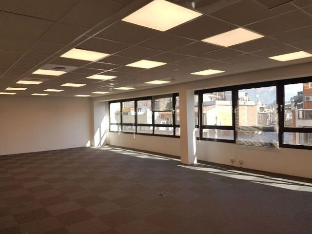 Oficina en alquiler en ronda De Sant Pere, Barcelona, de 250 m² por 5.004