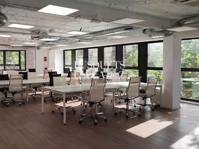 Oficina en alquiler en ronda Sant Pere, Barcelona, de 250 m² por 5.000