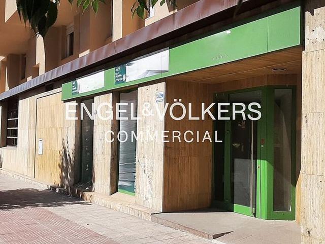 Oficina en alquiler en Sabadell, de 150 m² por 1.350