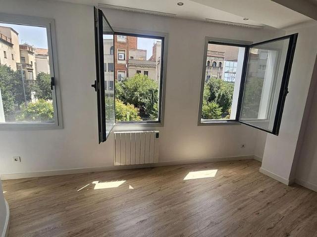 Oficina en alquiler en Sabadell, de 54 m² por 850
