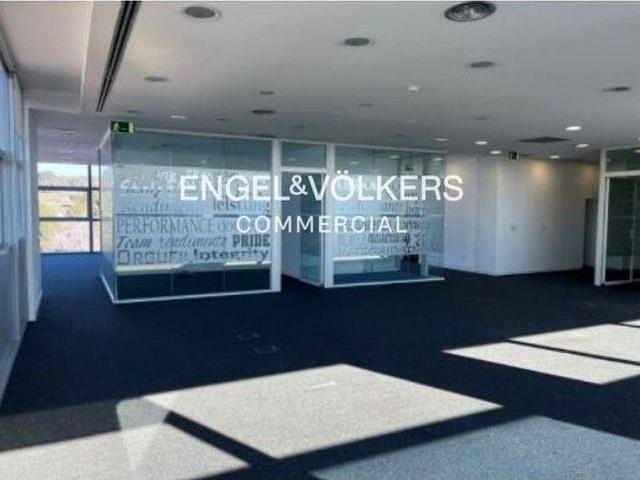 Oficina en alquiler en Sant Cugat del Vallès, de 739 m² por 11.000
