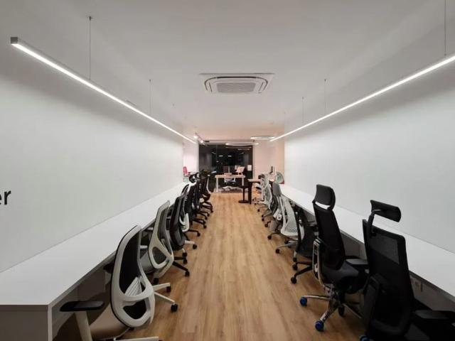 Oficina en alquiler en Travesia de Gràcia
