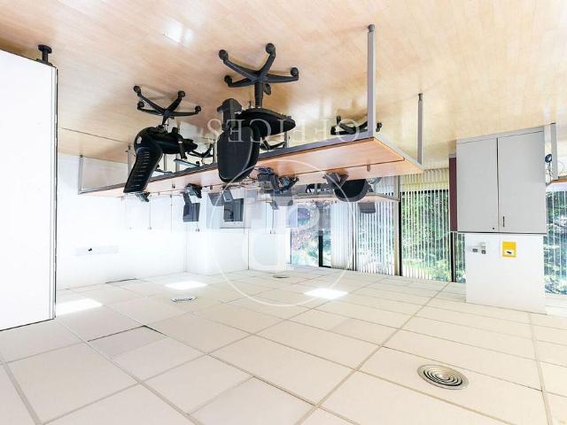 Oficina en alquiler en travesía De Les Corts, Barcelona, de 560 m² por 6.860