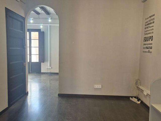 Oficina en alquiler en Vilanova i La Geltrú, de 110 m² por 1.300