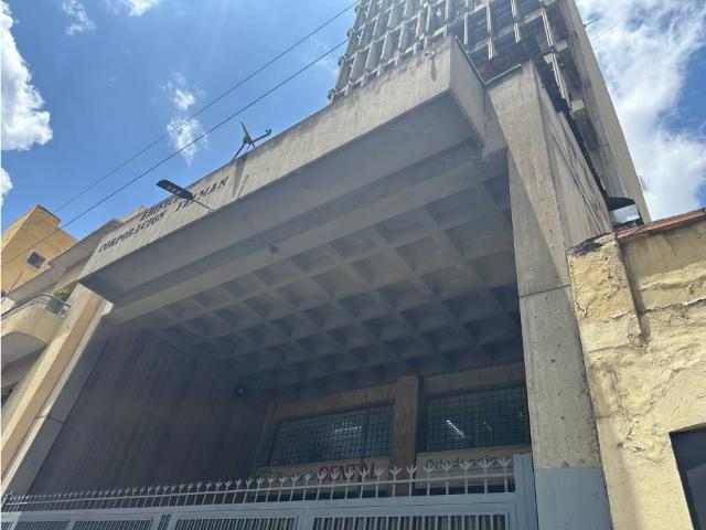 Oficina en Alquiler Ubicada en la Av. Lecuna
