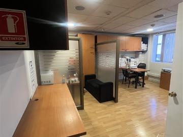 Oficina en Arriendo en Luis Thayer Ojeda / Holanda