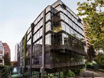 Oficina en arriendo en Las Condes Metro el Golf | Espacios por CLF 134.59 en Región Metropolitana