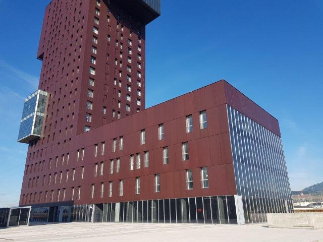 OFICINA EN LA TORRE DE LA ROSALEDA