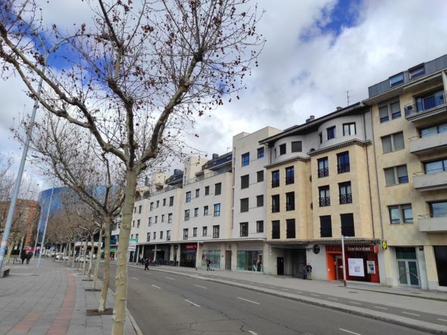 OFICINA EN LA ZONA DE LA JUNTA