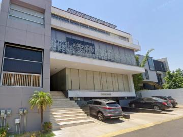 Coworking en renta a 2 min de BQ amueblada, incluye internet, limpieza, coffe bar, sala de juntas