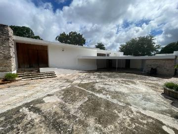 Oficina en renta en merida colonia buenavista con terreno de 2000 m2 en esquina