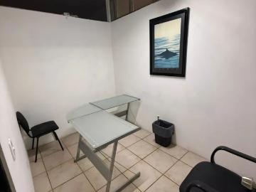 Oficina en renta en Las Rosas con servicios inlcuidos