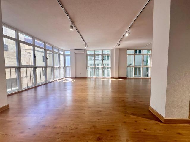 Oficina en Santander, edificio de uso profesional