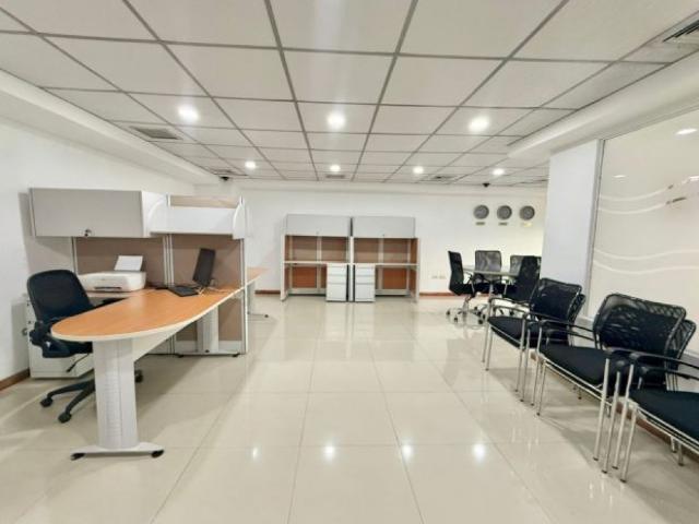 Oficina en Torre La Primera Itha
