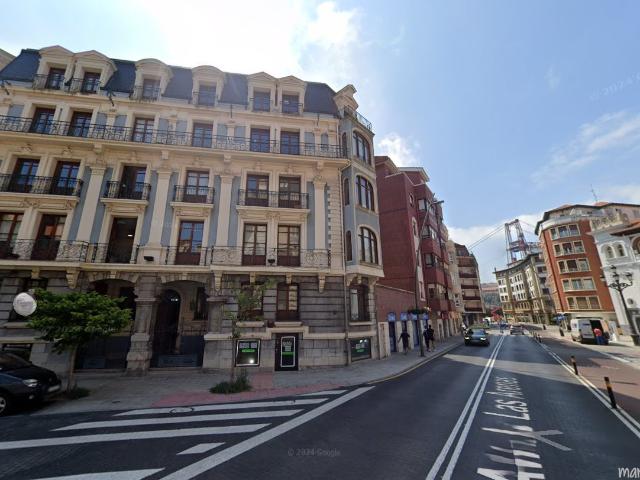 Oficina en venta o alquiler en edificio emblemático de Las Arenas – 80 m²