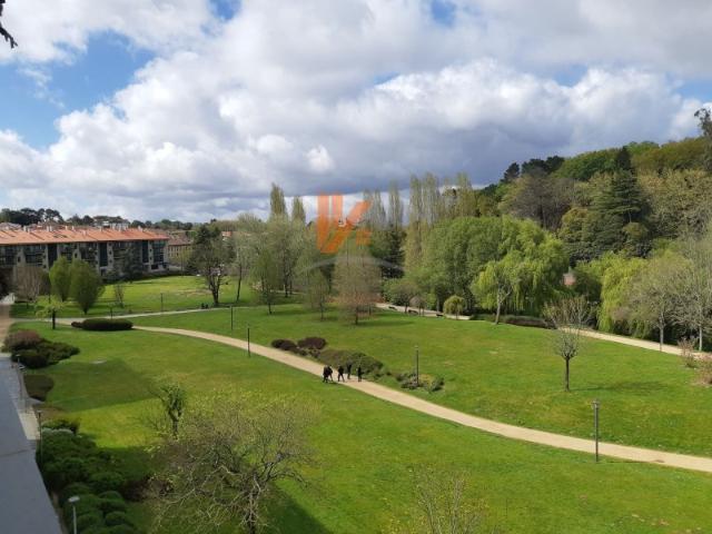 Oficina en venta con 98 m2, en San Caetano San Cayetano Santiago de Compostela, Casco Histórico