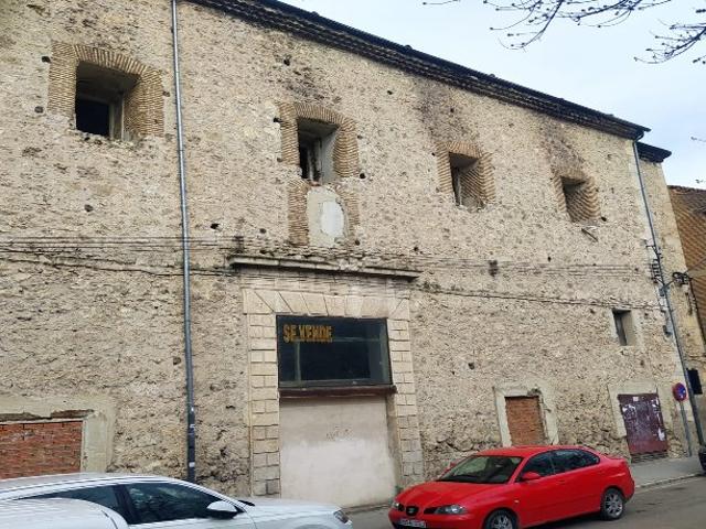 Oficina en venta con 996 m2, 1 dormitorios en Cuéllar