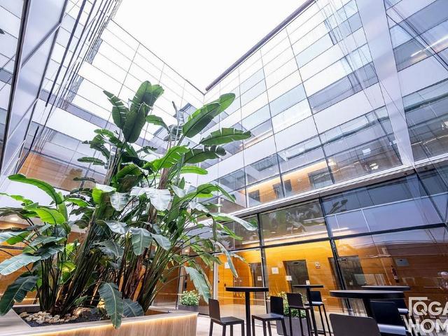 Oficina en venta en avenida Corts Catalanes, Sant Cugat del Vallès, de 90 m² por 270.000