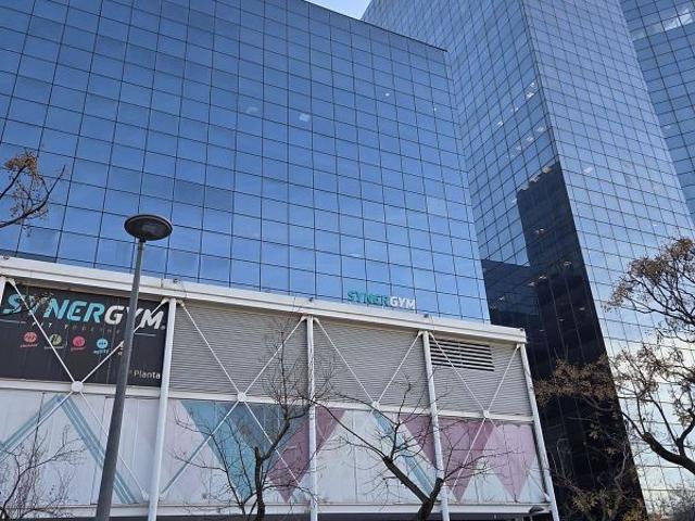 Oficina en venta en avenida De Francesc Macià, Sabadell, de 105 m² por 410.000