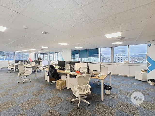 Oficina en venta en avenida De Les Drassanes, Barcelona, de 249 m² por 720.000