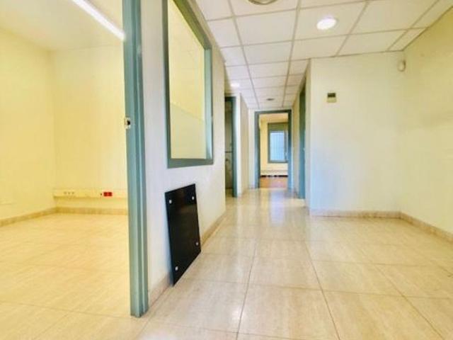 Oficina en venta en avenida De Sant Narcís, Girona, de 162 m² por 215.000