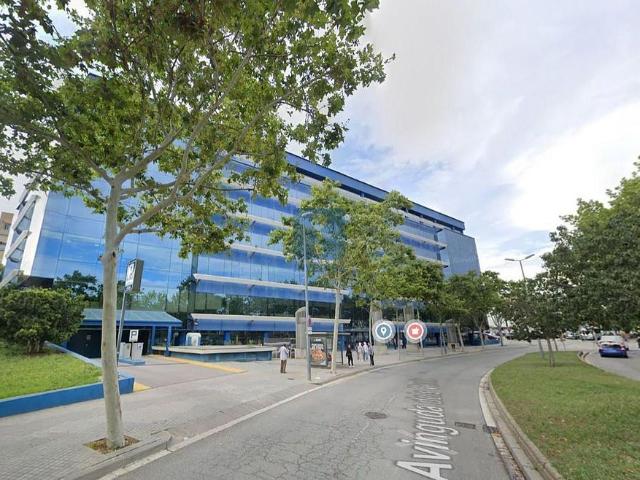 Oficina en venta en avenida Dels Vents, Badalona, de 200 m² por 160.000