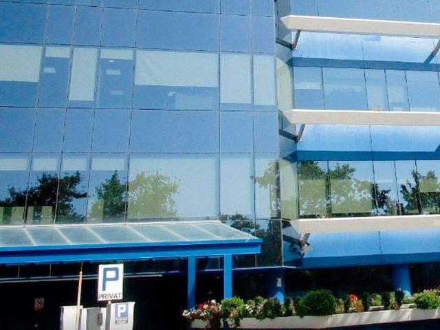 Oficina en venta en avenida Dels Vents, Badalona, de 259 m² por 200.000