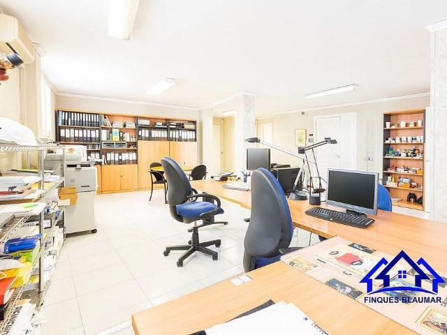 Oficina en venta en Arenys de Mar, de 150 m² por 250.000