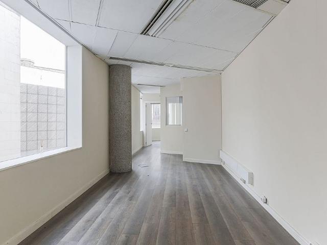 Oficina en venta en Barcelona, de 50 m² por 180.000