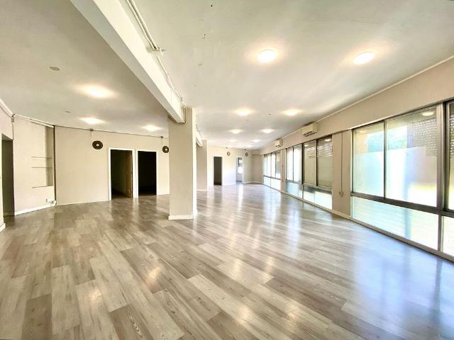 Oficina en venta en Barcelona, de 210 m² por 450.000