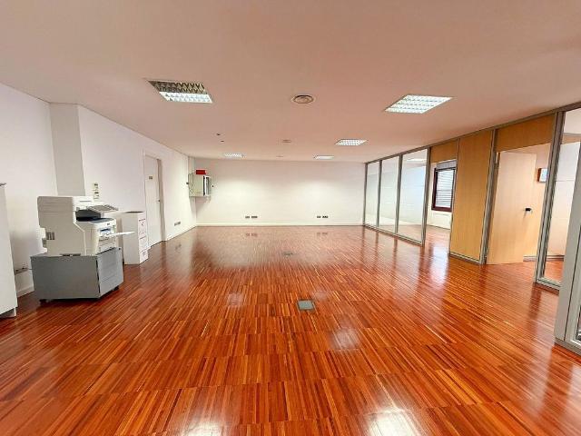 Oficina en venta en calle Numància, Barcelona, de 187 m² por 399.000