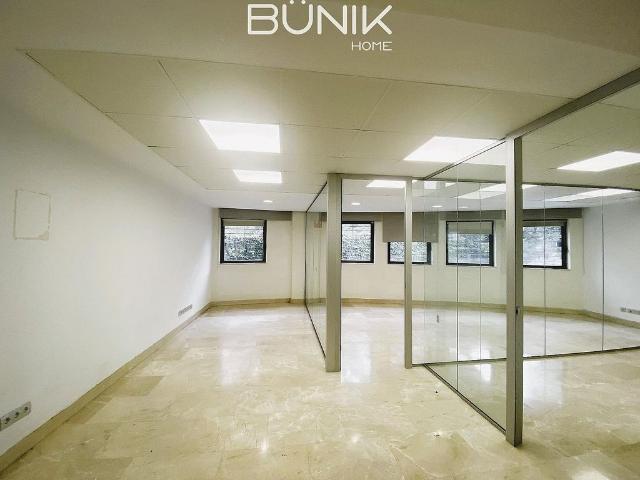 Oficina en venta en calle Augusta, Barcelona, de 145 m² por 520.000