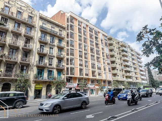 Oficina en venta en calle D'aragó, Barcelona, de 220 m² por 525.000