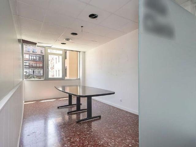 Oficina en venta en calle De Mallorca, Barcelona, de 186 m² por 576.000