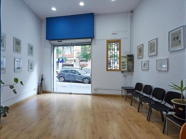 Oficina en venta en calle De Nàpols, Barcelona, de 140 m² por 310.000