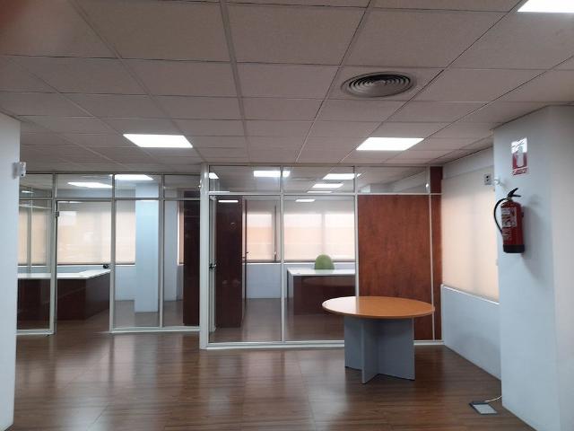 Oficina en venta en calle De Balmes, Ripollet, de 155 m² por 150.000