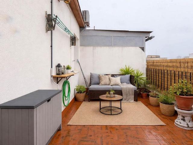Oficina en venta en calle De Calàbria, Barcelona, de 19 m² por 205.000