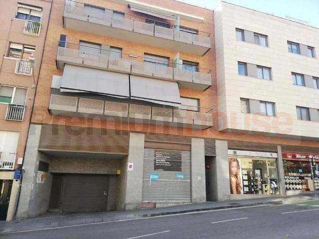 Oficina en venta en calle De Don Pelayo, Badalona, de 218 m² por 191.000