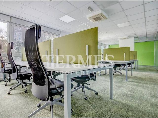 Oficina en venta en calle De Fluvià, Barcelona, de 249 m² por 560.000