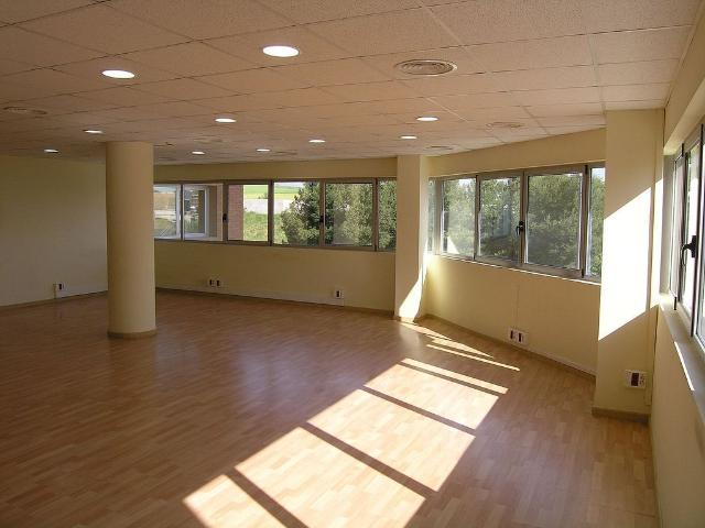 Oficina en venta en calle De Francesc Layret, Mollet del Vallès, de 120 m² por 120.000