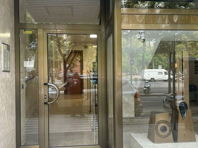 Oficina en venta en calle De Guipúscoa, Barcelona, de 398 m² por 350.000